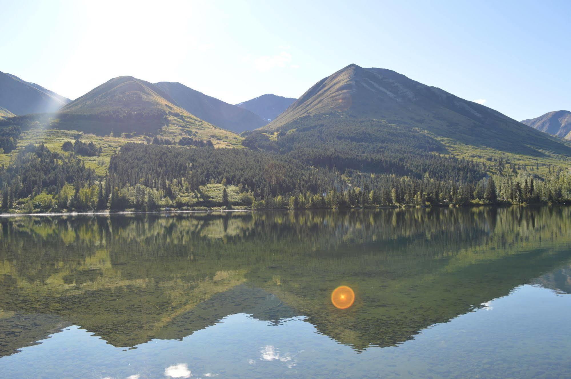 Summit Lake 苏米特湖畔旅舍酒店 外观 照片